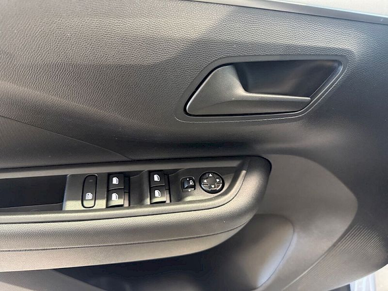 Opel Frontera 1.2 DI MHEV Edition Aut.