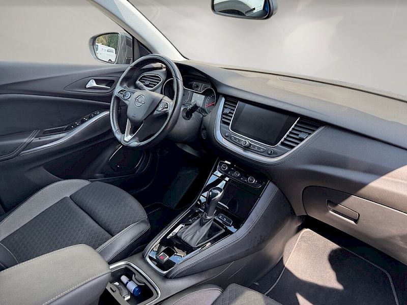 Opel Grandland X 1,2 Ultimate / 8-fach Bereifung